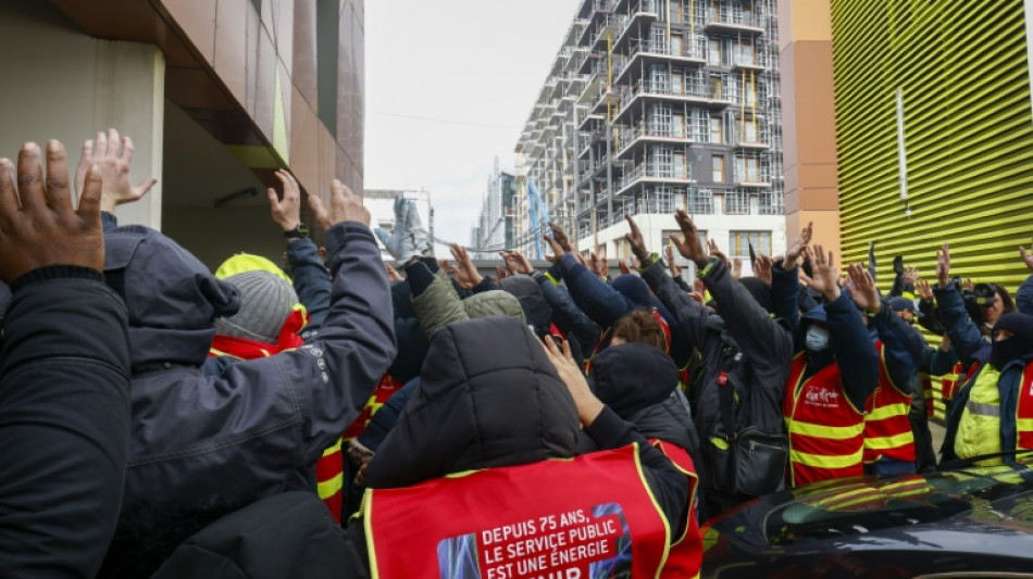 Huelguistas dejan sin electricidad las obras de construcci&oacute;n de la villa ol&iacute;mpica en Francia