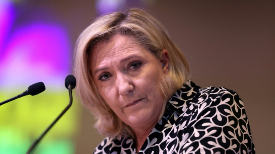 Pr&eacute;sidentielle: Marine Le Pen assume de marginaliser les journalistes de Quotidien