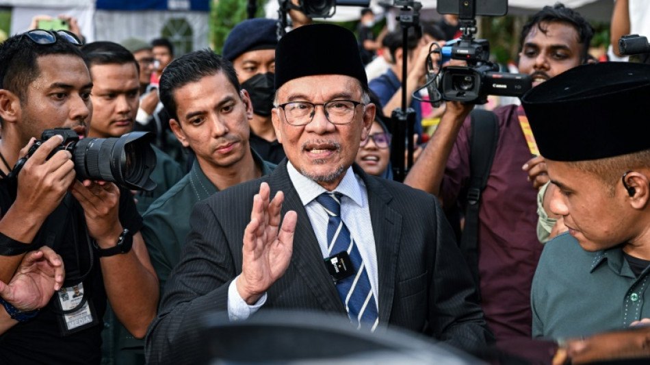 Malaisie: le r&eacute;formiste Anwar Ibrahim nomm&eacute; Premier ministre