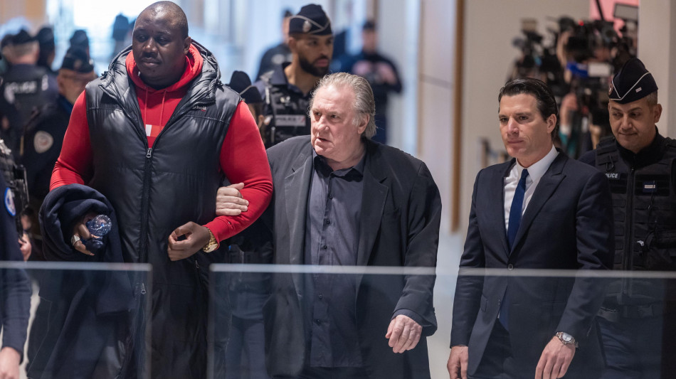 G&eacute;rard Depardieu condannato a 18 mesi per aggressioni sessuali