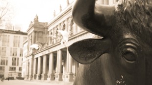 RE Royalties Announces Annual Grant of Stock Options and Restricted Share Units